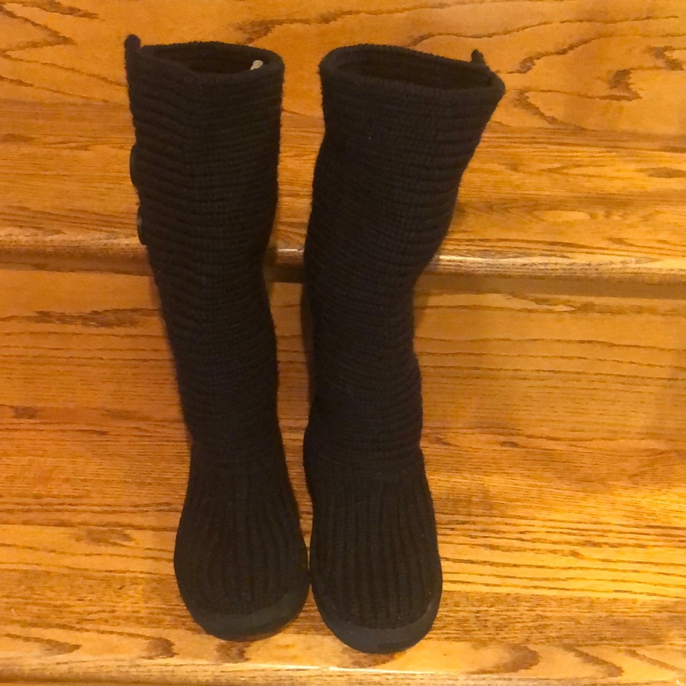 Black sweater Ugg boots. size 5. EUC.